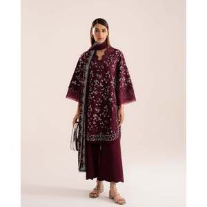 Ensemble semi-formel en mousseline de soie brodé printemps-été avec dupatta et pantalon - Product Image 1