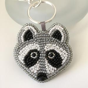 Porte-clés élégant fait main avec broderie perlée, motif bouteille de jus en tissu écologique multicolore, breloque fantaisie en cristal mignon - Product Image 1