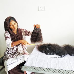 Vente en gros d'extensions de cheveux indiens vierges Remy, paquets naturels bouclés et lâches à vagues profondes, double trame non traitée pour machines à tisser - Product Image 3