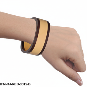 กำไลเรซิ่นทรงเรขาคณิตสี่เหลี่ยมที่มีเอกลักษณ์เฉพาะตัว กำไลสองสีที่โดดเด่น ทำด้วยมืออย่างประณีต เครื่องประดับศิลปะระดับพรีเมียม - Product Image 5