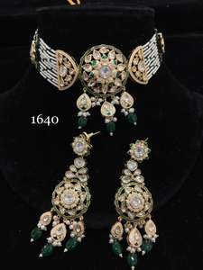 Impresionante conjunto de joyas de mosenita Kundan, un lujoso combo de collar y pendientes para bodas, recepciones y fiestas glamurosas - Product Image 6