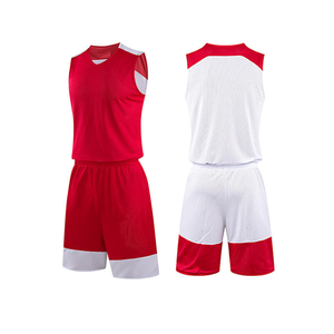 Uniforme de baloncesto para hombre de tacto suave, hecho con tela transpirable que absorbe la humedad para una comodidad duradera durante el juego. - Product Image 3