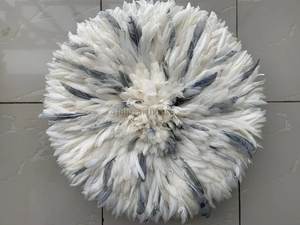 Ornement mural rond en fibre de bambou Art Déco bleu et blanc, plumes, bois, décoration intérieure, accent floral en peluche, luxe, toutes saisons - Product Image 5