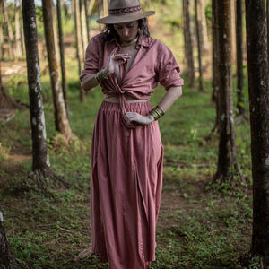 All Is Love Boho Jupe 100% coton biologique respirant teint uni avec poches hautes fentes Taille naturelle Disponible en rose - Product Image 1