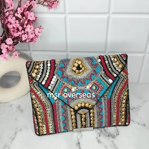 Bolso de mano mensajero con cuentas hecho a mano nueva moda al por mayor forro de poliéster con botón y decoración bordada - Product Image 5