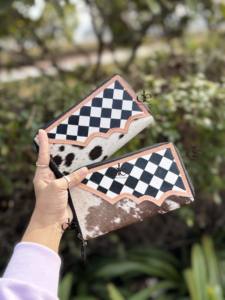 Portefeuille en cuir de vachette, vente chaude, cuir sculpté à la main, étui de téléphone élégant, motif à carreaux, portefeuilles pour femmes - Product Image 4