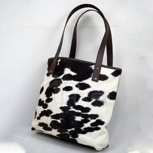 Sac fourre-tout extérieur en cuir de vachette résistant à l'eau avec fermeture à glissière Accessoires de vêtements de couleur contrastée - Product Image 3