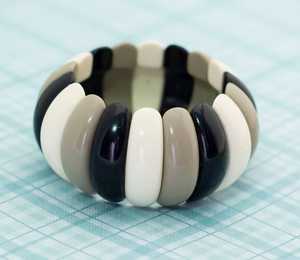 Brazaletes transparentes de resina Lucite hechos a mano, elegantes pulseras de moda para mujeres y niñas | Joyería transparente de resina - Product Image 4