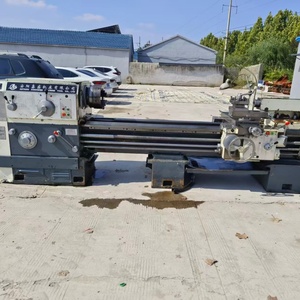 Tour manuel industriel pour le travail des métaux et combiné à une fraiseuse - Product Image 1