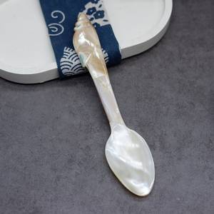 Saborea cada momento: la cuchara de perlas hecha a mano diseñada para una mesa elegante - Product Image 3