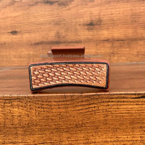 Nouvelle arrivée vente chaude Western élégant à la main usiné en cuir gravé pinces à cheveux en cuir griffe accessoires de cheveux pour les femmes - Product Image 2