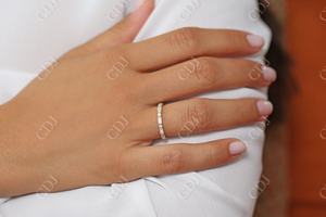 Anillo de Compromiso de Oro Amarillo con Diamantes Baguette Naturales Personalizados de Lujo, Engaste de Bisel Vintage, Media Eternidad, Estilo Milgrain - Product Image 6