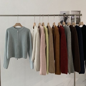 Cárdigan de Punto a Rayas Personalizado de Marca de Moda, Unisex, de Invierno, con Cierre, Manga Corta/Larga, Bordado Cuadrado - Product Image 1