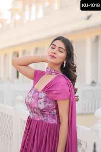 Salwar Kameez pakistanais en gros, tissu Chinnon de haute qualité, magnifiques robes de mariage prêtes à porter, dernières tendances indiennes - Product Image 2