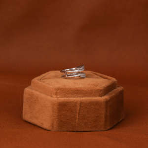 Alliance en or massif 18K avec diamant rond cultivé en laboratoire plaqué or rose Style classique Cadeau d'anniversaire parfait pour les filles - Product Image 5