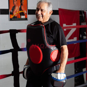 Logo personnalisé de haute qualité équipement d'entraînement ventre garde pour Kickboxing MMA boxe Taekwondo en cuir - Product Image 4