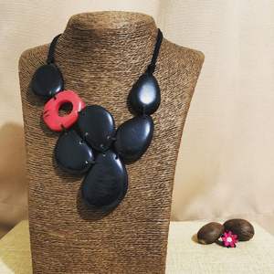 Collar de Resina Multicolor Personalizable con Perlas y Cuentas en Forma de Bola para Bodas por bh crafts - Product Image 1