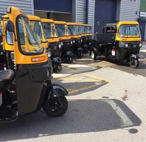 Nouveau Tuk-Tuk 200cc 250cc Refroidi par Eau 2024 2025 2026 Bajaj-RE Tricycle à 3 Roues Jaune Doré Noir - Product Image 1