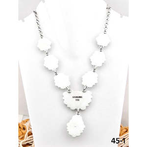 Collier artisanal du Sud-Ouest avec turquoise Paloma et argent sterling, motifs classiques de fleurs, d'ancres et de chiffres, chaînes à perles - Product Image 4