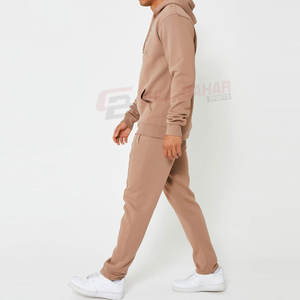 Chándal de tela elástica suave para hombre, chándal informal ligero para hombre con piernas cónicas y diseño minimalista - Product Image 4