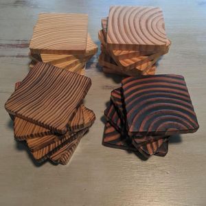 Juego de Posavasos de Madera Hechos a Mano con Patrones de Madera Orgánica para una Presentación de Bebidas Elegante - Product Image 2