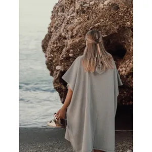 VINGA Tolo Poncho en tissu éponge personnalisé Serviettes de plage sur mesure pour un merchandising efficace - Product Image 4