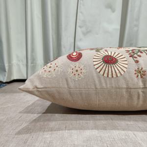 Funda de Cojín Moderna 100% Algodón Hecha a Mano con Apliques Bordados Navideños, Diseño de Celebridades, Cierre de Cremallera, para Hotel - Product Image 2