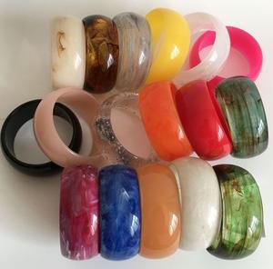 Exclusivos Brazaletes de Resina Hechos a Mano e Impermeables para Mujer, Joyería de Moda Personalizable de Primera Calidad para Regalos de Negocios y Boutiques - Product Image 4