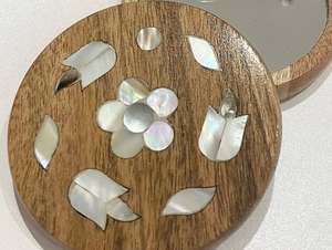 Charmant miroir en bois portable avec incrustation de coquillage naturel personnalisé pour les cadeaux d'anniversaire - Product Image 4