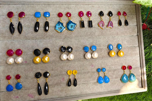 Meilleures ventes de qualité supérieure Agate Onyx Boucles d'oreilles en pierres précieuses à facettes sculptées Bijoux de mode pour la décoration intérieure Disponible en vrac - Product Image 6