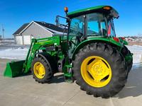 Tracteur John Deere d'occasion de qualité, modèle 5100M 4x4 avec chargeur frontal, cabine, chargeur frontal et godet