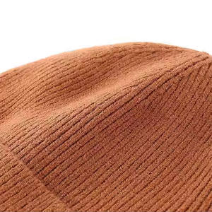 Gorro de punto de invierno con logotipo personalizable, forro polar grueso, cálido y acogedor con forro de satén, gorro jacquard con letras - Product Image 5