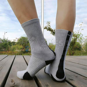 Chaussettes de sport de cricket en gros de qualité supérieure, logo personnalisé, chaussettes de sport pour hommes, chaussettes de cricket pour l'entraînement - Product Image 2