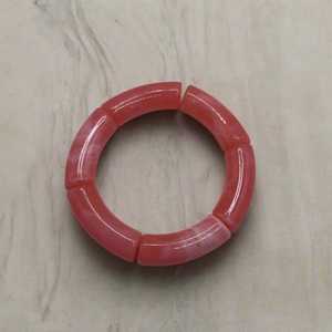 Nueva llegada de pulsera de resina de tubo curvo de alto pulido de moda colorida resina acrílica Lucite con cuentas brazalete elástico para mujer - Product Image 6