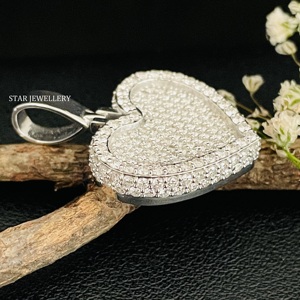 เครื่องประดับ STAR JEWELLERY คริสเตียน ทอง 10K ประดับเพชรทรงกลมเจียระไนแบบบริลเลียนท์ธรรมชาติ จี้รูปหัวใจแบบสั่งทำ สไตล์ฮิปฮอป เครื่องประดับสำหรับทุกเพศ - Product Image 2