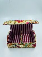 YASHVI EXPORTS YE1225 Boîte de rangement pour bijoux en forme de dôme personnalisée, tissu en coton, design perlé, couleur et logo personnalisés, porte-bague