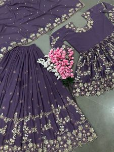 <span class=keywords><strong>Georgette</strong></span> Kurta Giả Nặng Với Chuỗi Thêu Nặng Làm Việc Với Tay Áo Đầy Đủ Và Quần Ống Loe Hoàn Toàn Và Dupatta Thiết Kế - Product Image 3