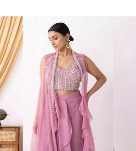 Ensemble Kurta et pantalon moderne et tendance en Chinon, entièrement cousu, imprimé devant et derrière, taille unique, avec dupatta à séchage rapide pour les occasions festives - Product Image 4