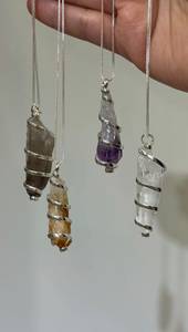 Collier pendentif en pierre précieuse naturelle, fil enroulé autour de pierres irrégulières, chaîne à maillons, plaqué or ou argent, bijou cadeau - Product Image 3