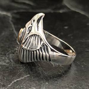 Anillo Punk para Hombre de Plata de Ley Hecho a Mano con Diseño de Halcón Alado, Chapado en Oro de 18K, con Diamantes Tallados, Joyería Majestuosa - Product Image 4