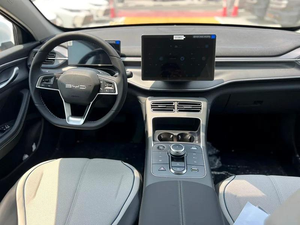 Sedán Híbrido Enchufable de 55 KM de Autonomía, Eficiente en Consumo de Combustible, Tipo DM I, Modelo 2025, Transmisión Automática, Asientos de Cuero, en Venta en Buenas Condiciones - Product Image 4