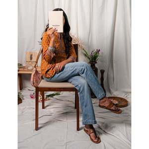 Tops de Algodón Naranja con Estampado a Mano, Cómodos y Elegantes - Product Image 4