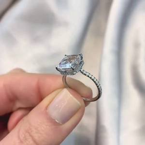 Bague halo en diamant de laboratoire taille Asscher 4.00 carats certifiée IGI D-E-F VVS-VS - Product Image 5