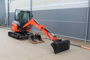 Mini-excavatrice sur chenilles Kubotaa avec cabine et lame de bulldozer, capacité de la benne de 0,03 m³, composants hydrauliques Eaton, puissance de creusement élevée - Product Image 4