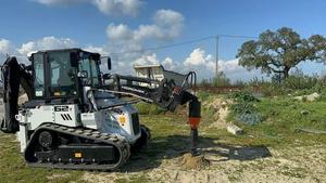 Retroexcavadora de cadenas diésel Hidromek HMK 62T para excavación de zanjas |   Retroexcavadora multifunción Hidromek 62T y cucharón de excavación - Product Image 5
