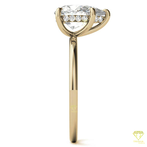 Elegante anillo de moissanita en forma de pera con acentos brillantes Un anillo de compromiso atemporal que brilla con belleza clásica - Product Image 4