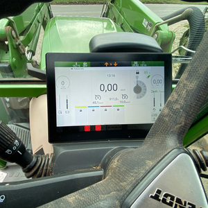 Venta al por mayor de tractor compacto Fendt 211S Vario Gen3 de segunda mano, disponible para necesidades agrícolas profesionales con tecnología avanzada. - Product Image 6
