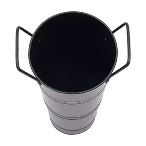 Jarrón de Metal de Estilo Herencia, Desarrollado para los Gustos de la Decoración, con un Acabado Elaborado para Festividades y la Belleza Cotidiana - Product Image 5