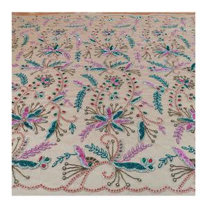 Tissu en maille de dentelle perlée délicate de fabrication indienne avec des détails complexes pour des robes élégantes disponibles au prix d'exportation - Product Image 4