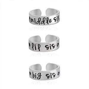 Anillo de banda de Plata de Ley 925 ajustable estilo clásico grabado nombre personalizado para bodas y fiestas - Product Image 1